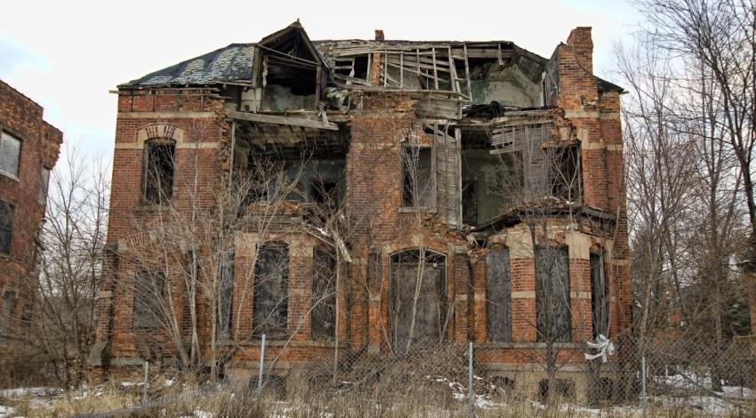 A Once Opulent House In Detroit Now Left In Ruins 